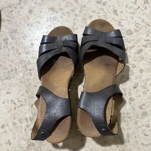 Navy Blue wooden Sandals Clarks size 10